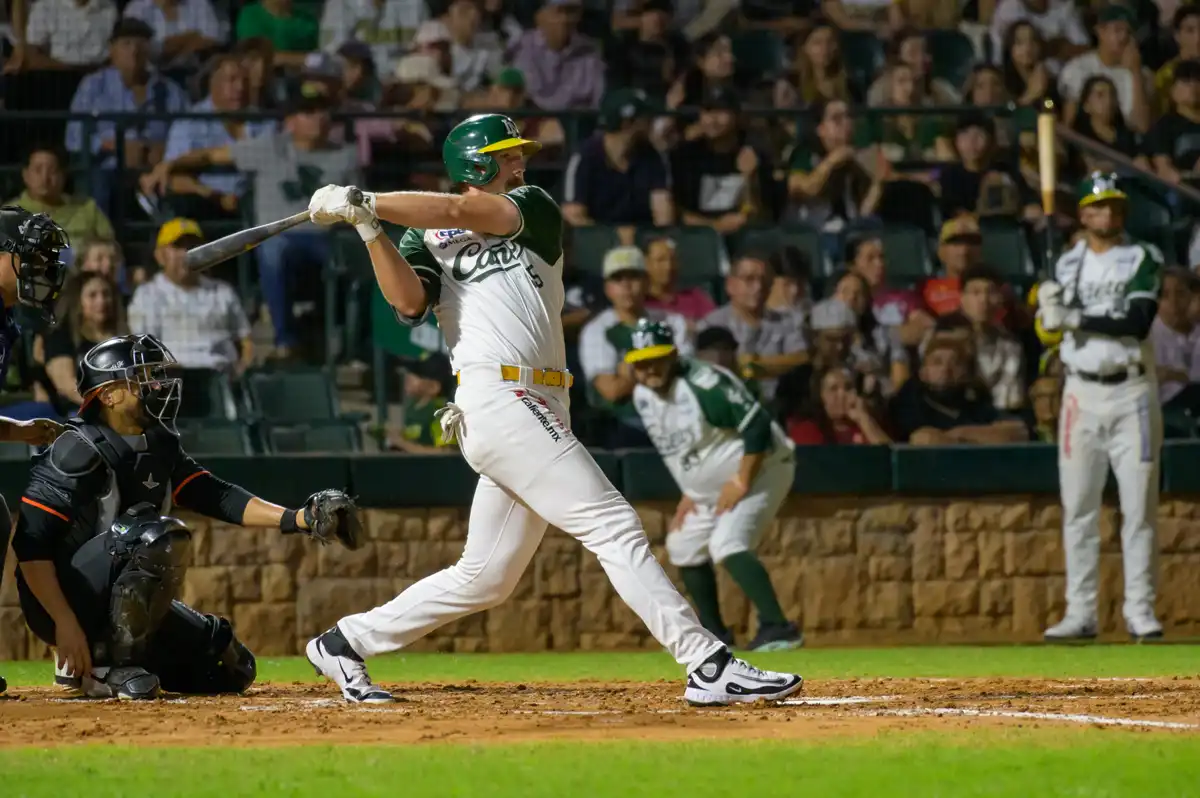 Cañeros remonta con rally de seis carreras y vence 6-2 a Naranjeros en Los Mochis