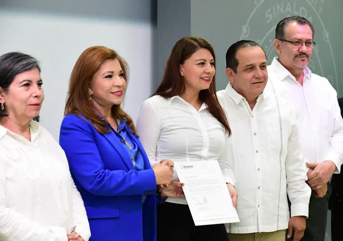 SEPyC entrega Becas Comisión a docentes para impulsar la formación profesional en Sinaloa