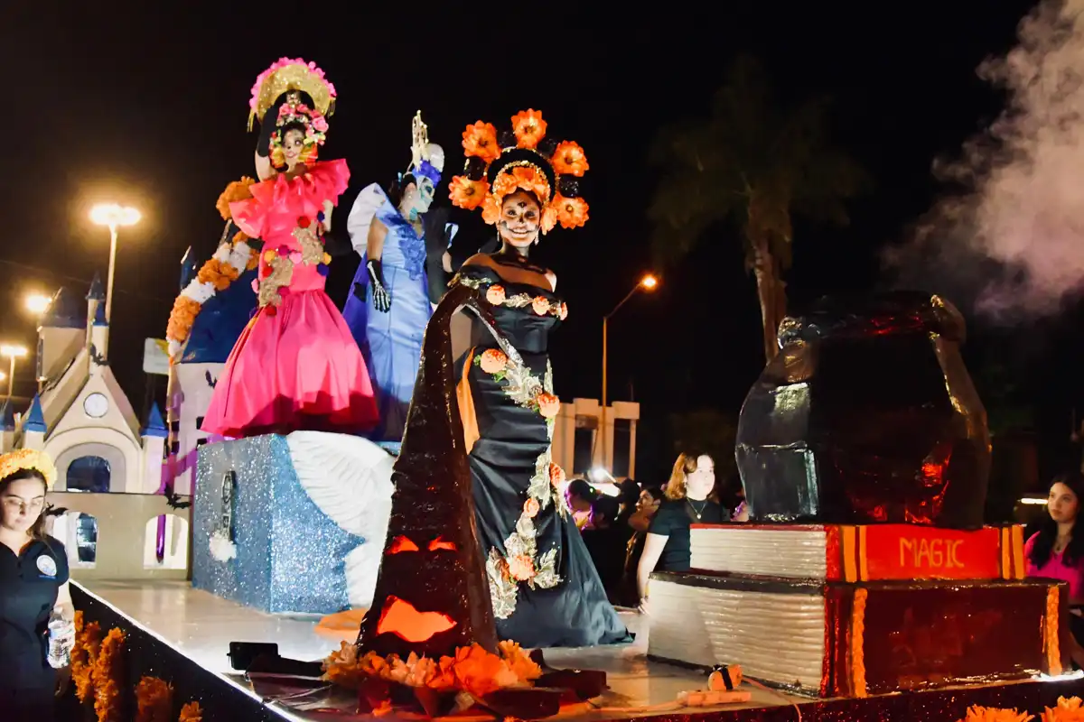 Tradición, color y alegría en el Desfile de Día de Muertos en Salvador Alvarado
