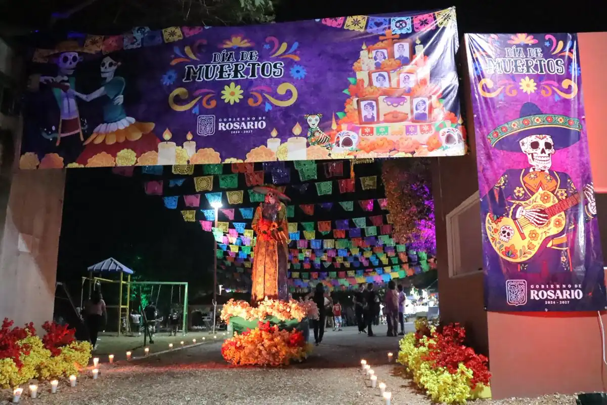 Rosarenses celebran con color y tradición el Día de Muertos en el festival “Del Mictlán al Pueblo Mágico del Mineral”