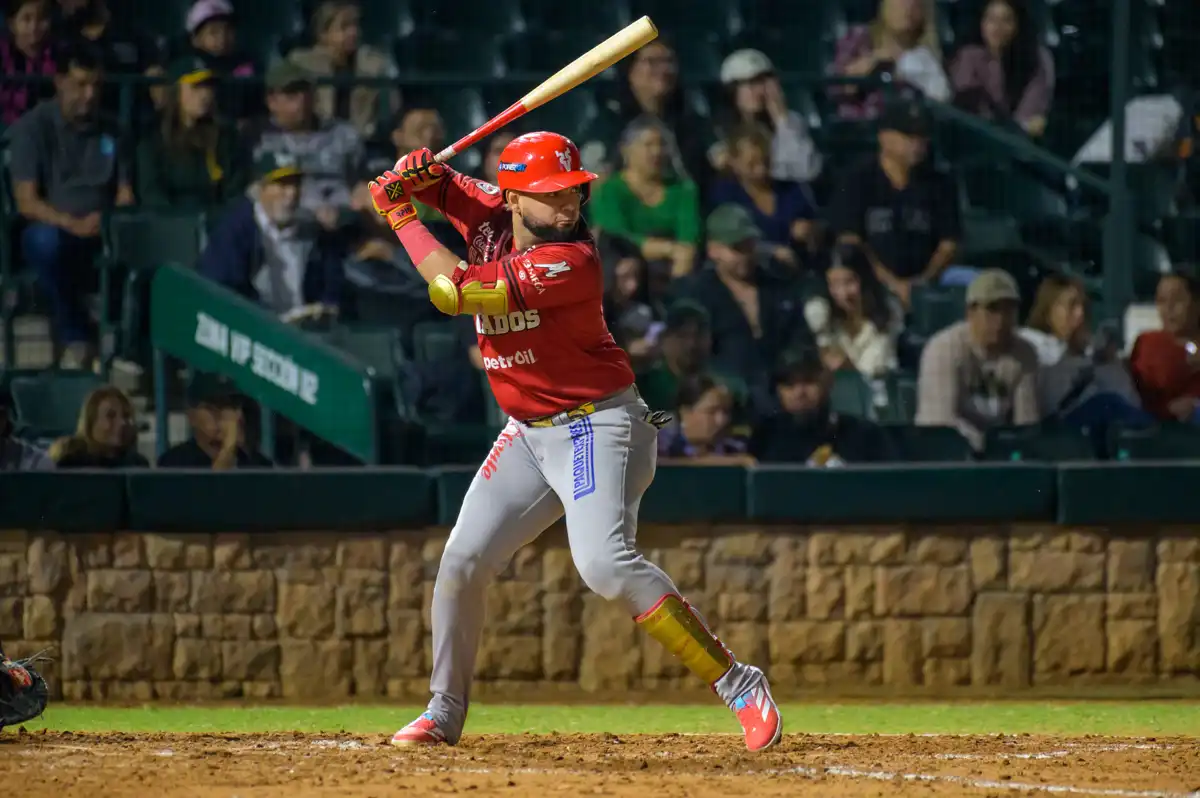 Venados aprovechan errores defensivos y aseguran la serie ante Cañeros con triunfo de 6-3