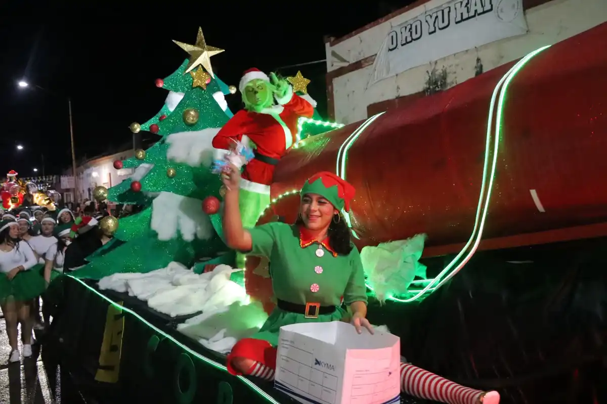 Rosario celebra con un espectacular desfile el inicio de las fiestas decembrinas