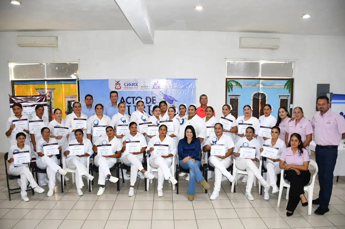 Celebran clausura de la especialidad de Auxiliar de Enfermería de la Misión Cultural 01