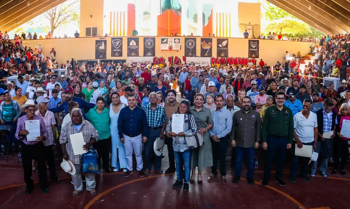 Entregan más de 1,500 títulos de propiedad en El Rosario para dar certeza jurídica a familias sinaloenses