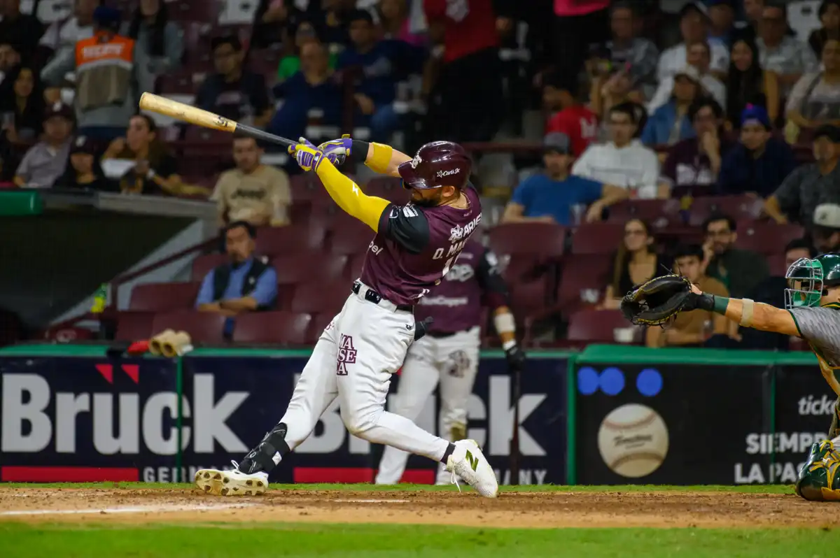 Tomateros vencen a Cañeros en extras 7-6 en un dramático duelo en Culiacán