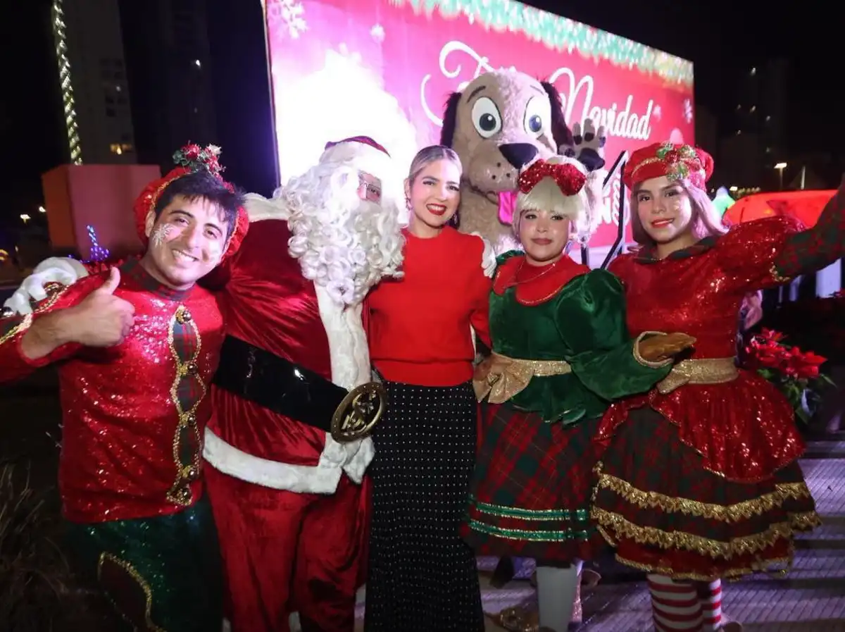 Inaugura Estrella Palacios la Villa Navideña en el Parque Central de Mazatlán