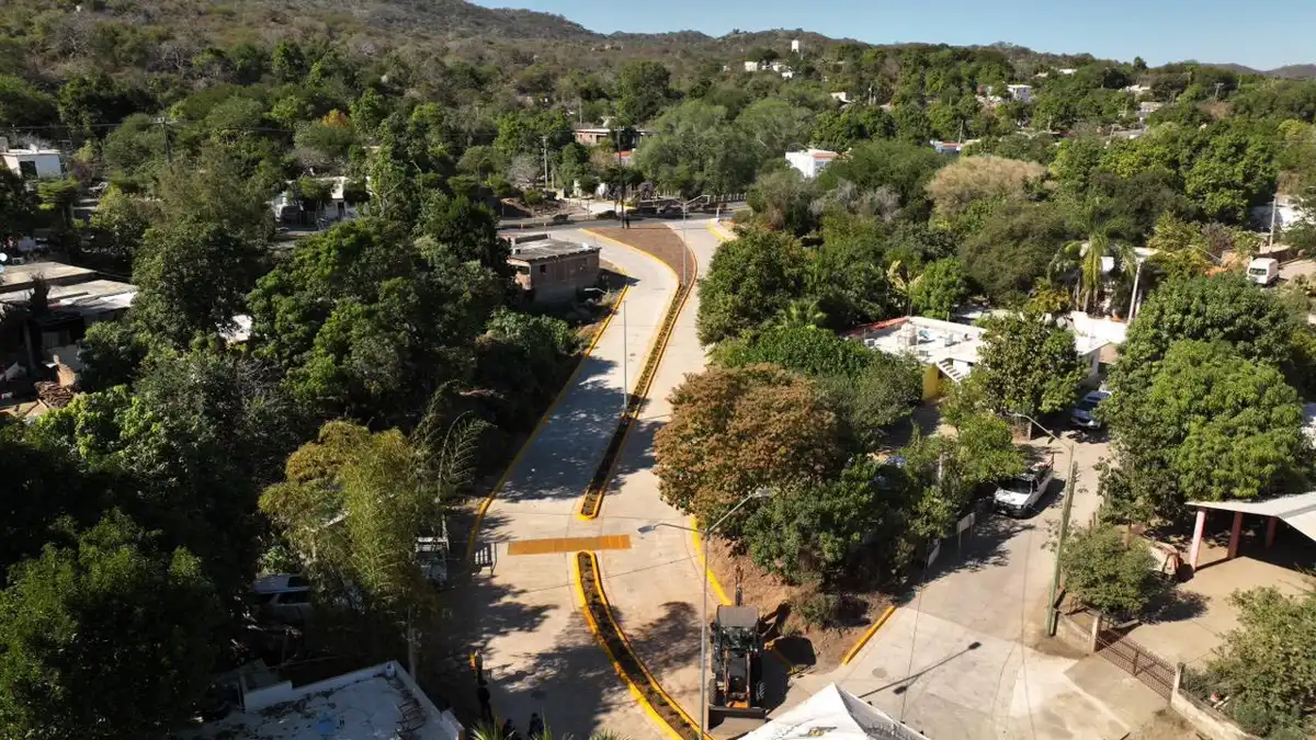 Rubén Rocha inaugura obras viales en Badiraguato con inversión de más de 16 millones de pesos