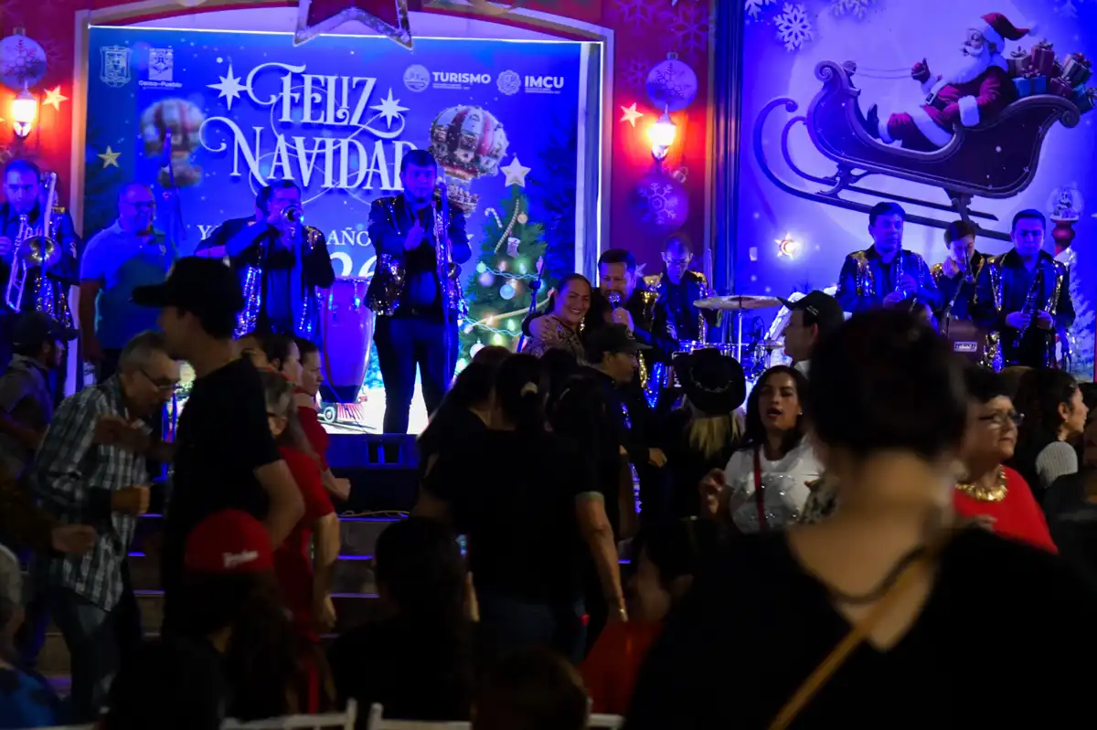 Guamúchil vibra con música y convivencia familiar en la plazuela Pedro Infante