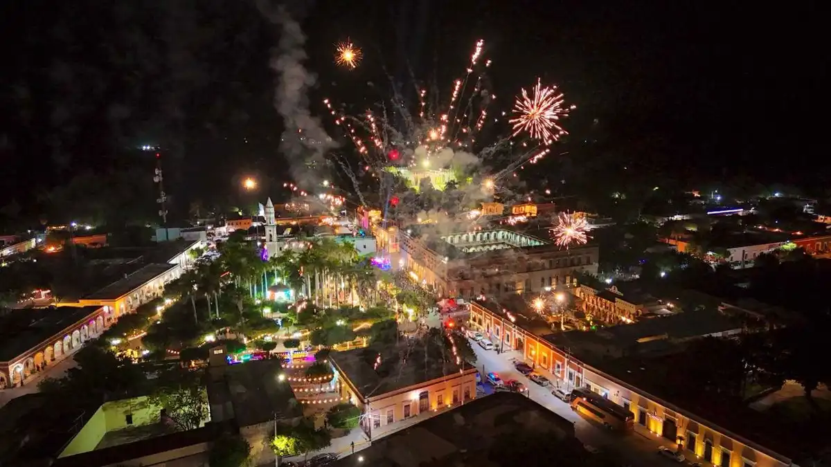 El Fuerte recibe el Año Nuevo 2026 con gran baile y saldo blanco en la Plaza de Armas