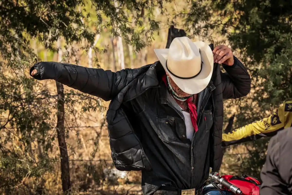 Entregan apoyos invernales a familias serranas de El Fuerte