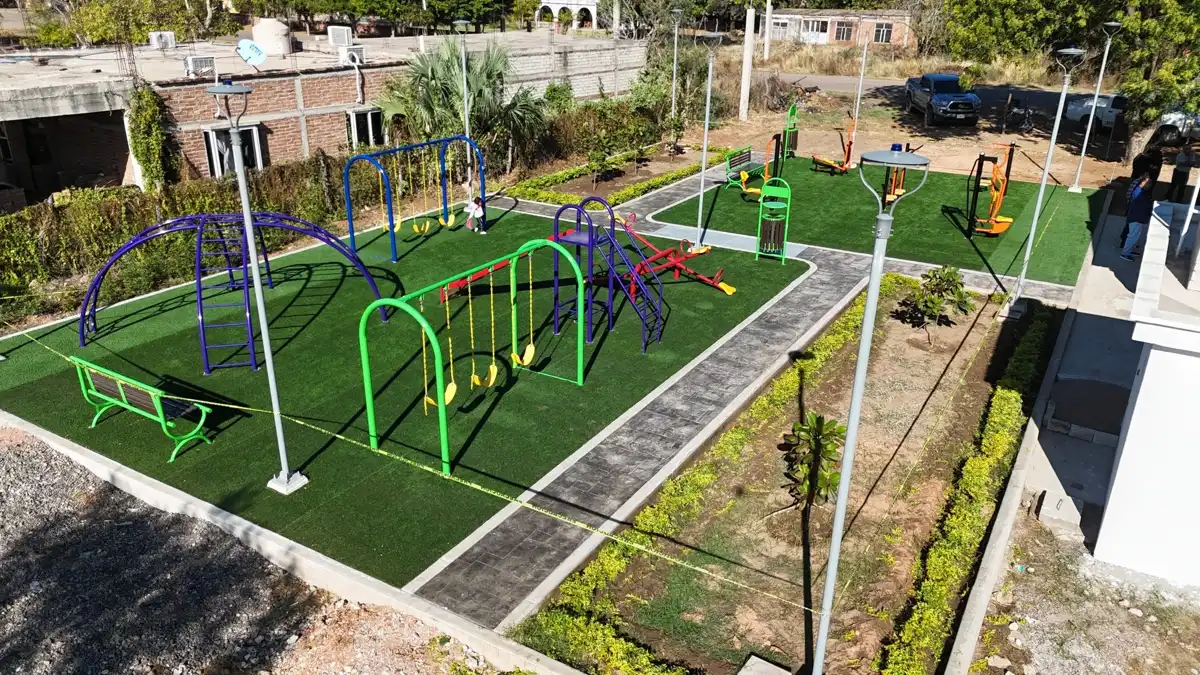 Gobierno de Sinaloa de Leyva entrega nuevo parque en Maripita con recursos del FAIS