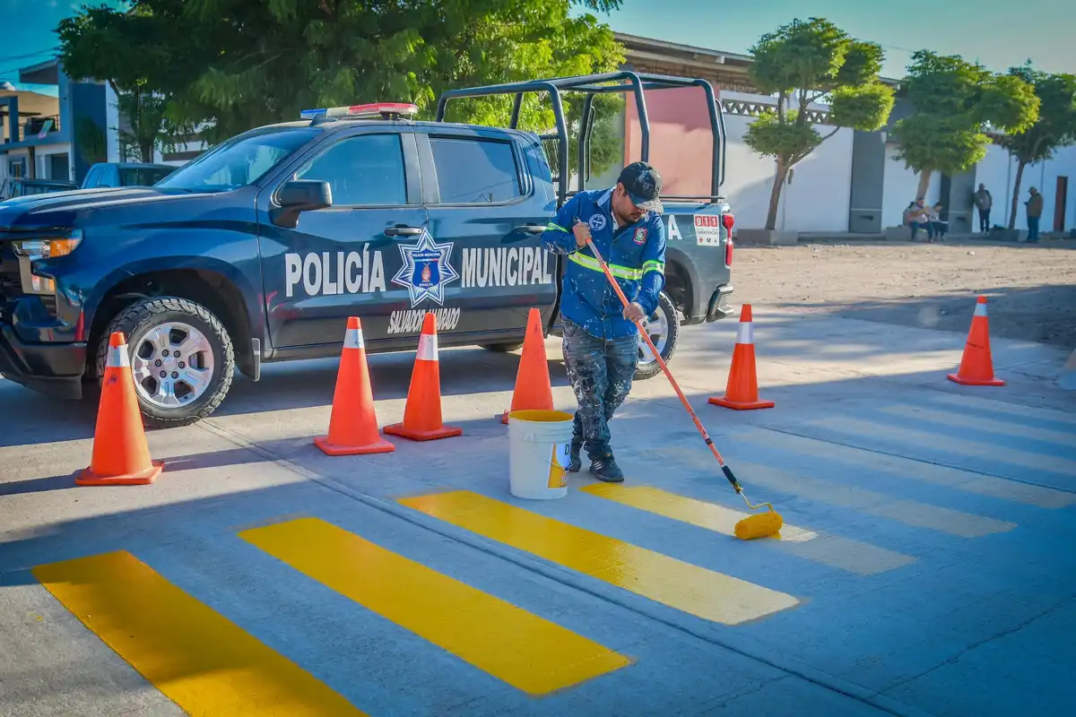 Refuerzan señalización y educación vial en escuelas de Guamúchil para mejorar la seguridad estudiantil