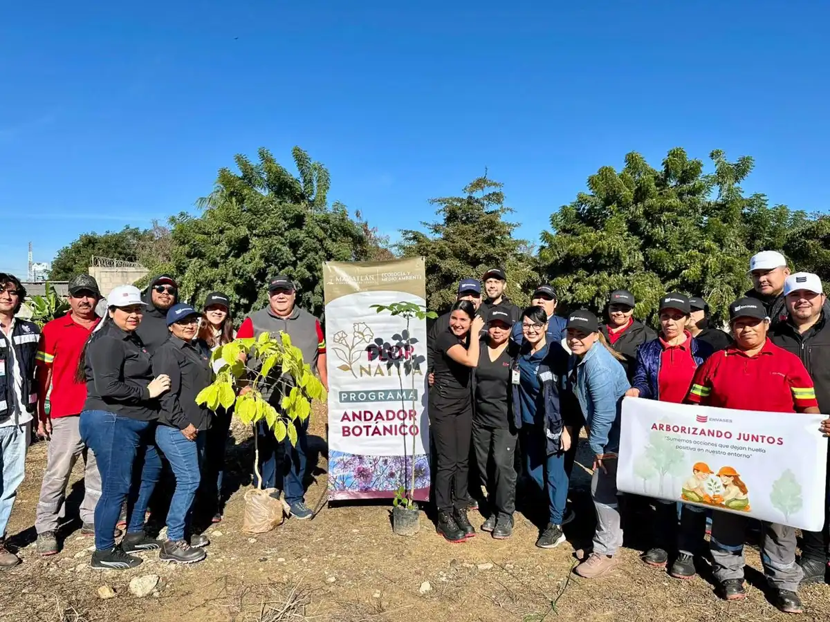 Programa Flor Nativa realiza jornada de reforestación en Envases Universales en Mazatlán