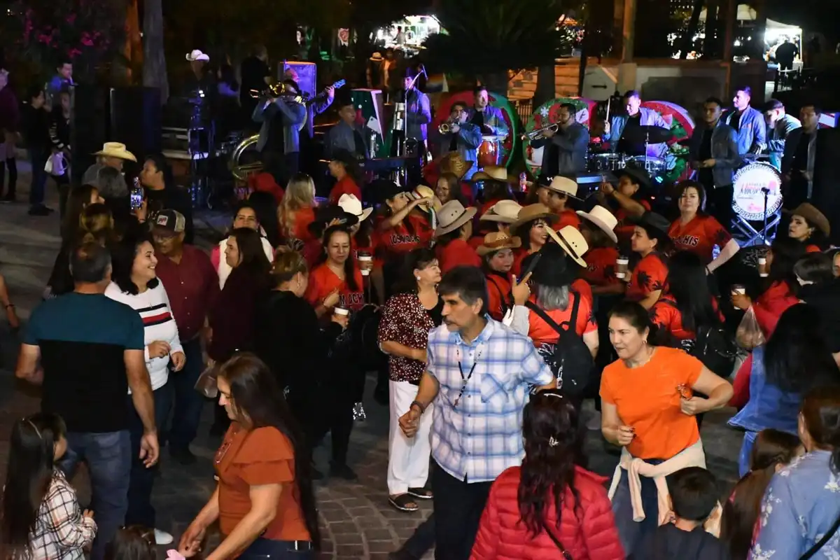 Viernes de Plaza llena de música, turismo y convivencia la Plazuela Miguel Hidalgo en Mocorito