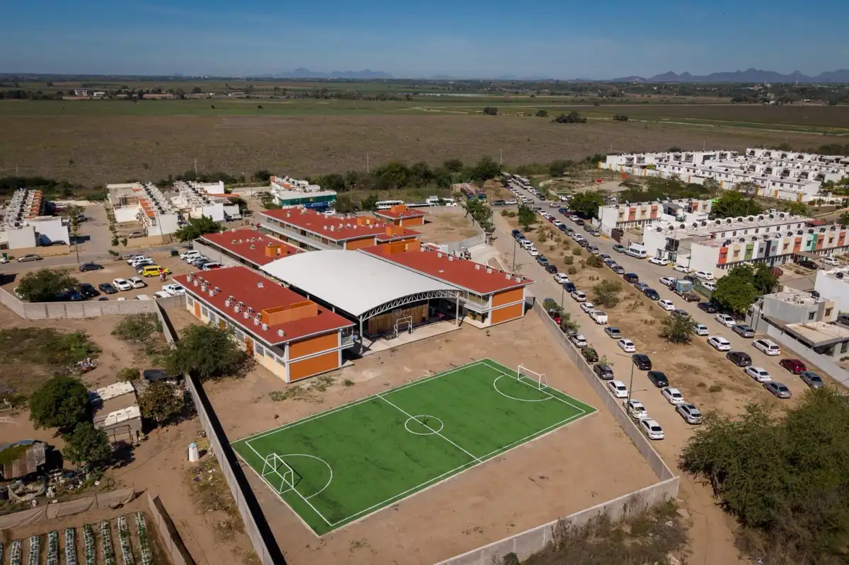 Rocha Moya y Juan de Dios Gámez inauguran Secundaria Técnica 101 en Valle Alto con inversión de más de 75 millones