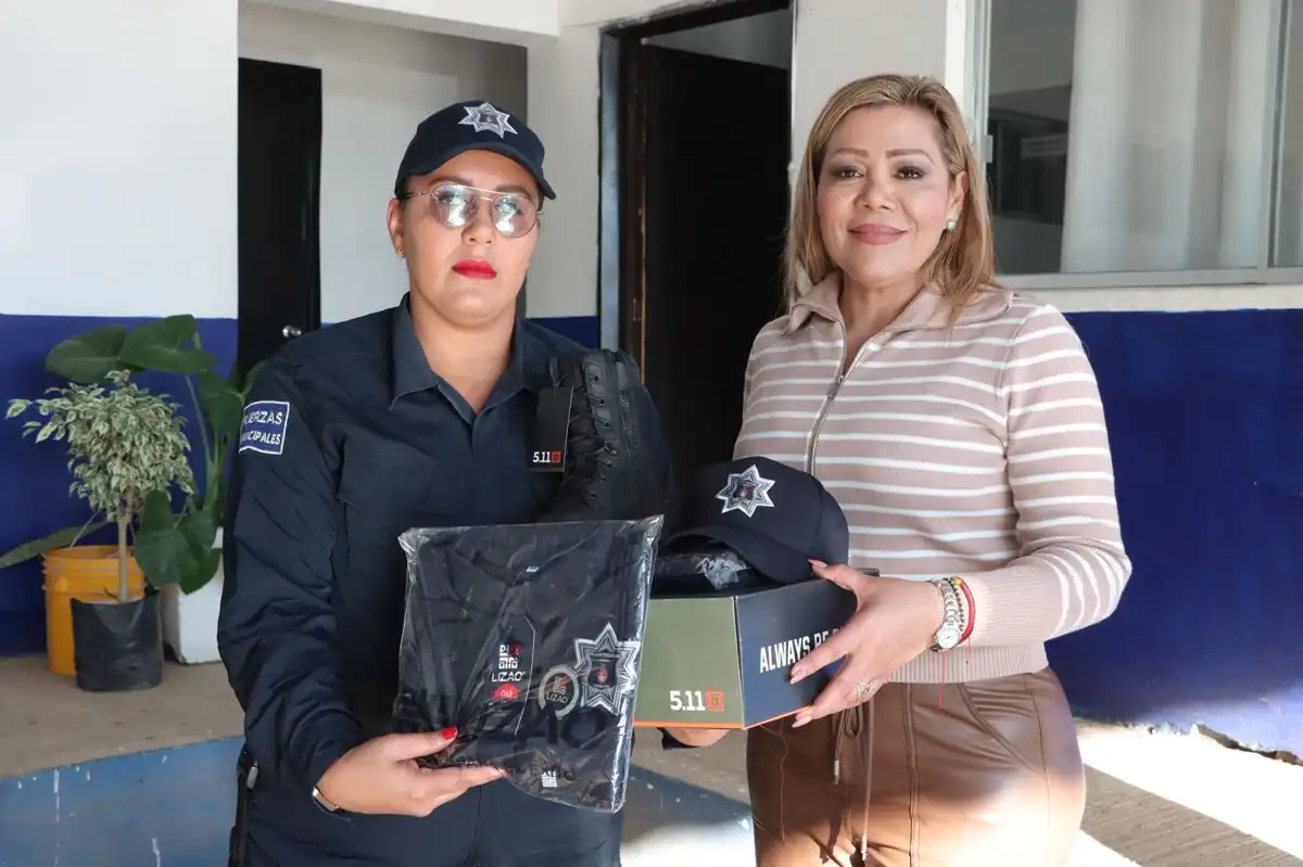 Claudia Valdez entrega uniformes a Seguridad Pública en Rosario y anuncia mejoras laborales