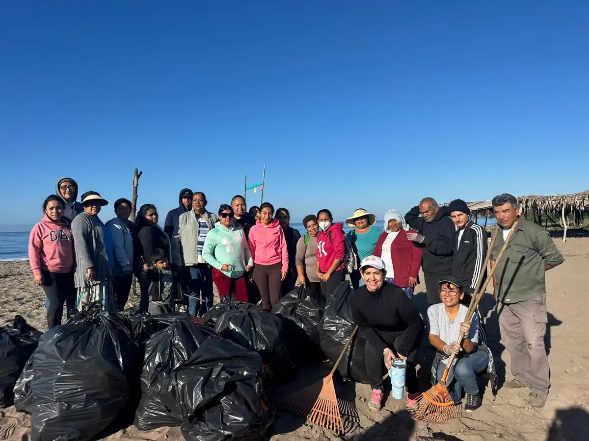 Realizan jornada de limpieza en playa de Chametla previo a Semana Santa