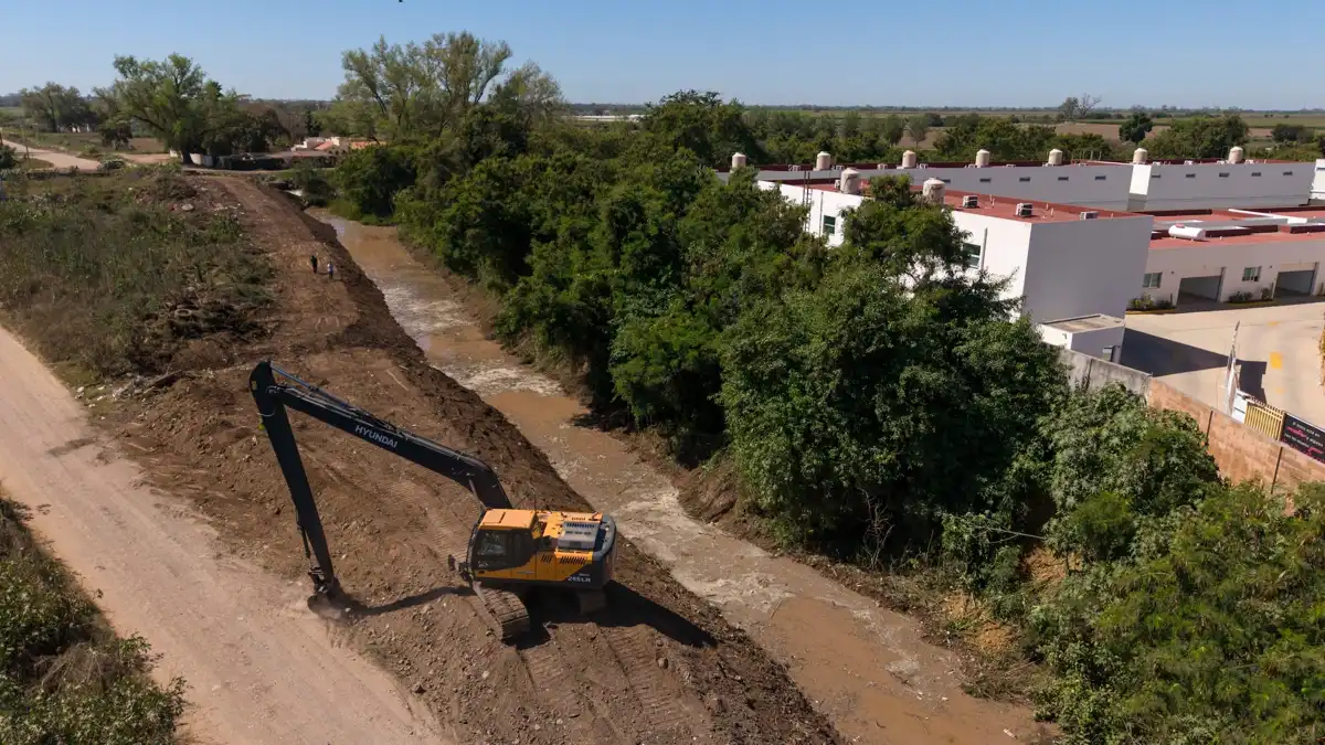 Ayuntamiento de Culiacán intensifica limpieza de arroyos previo a temporada de lluvias 2026