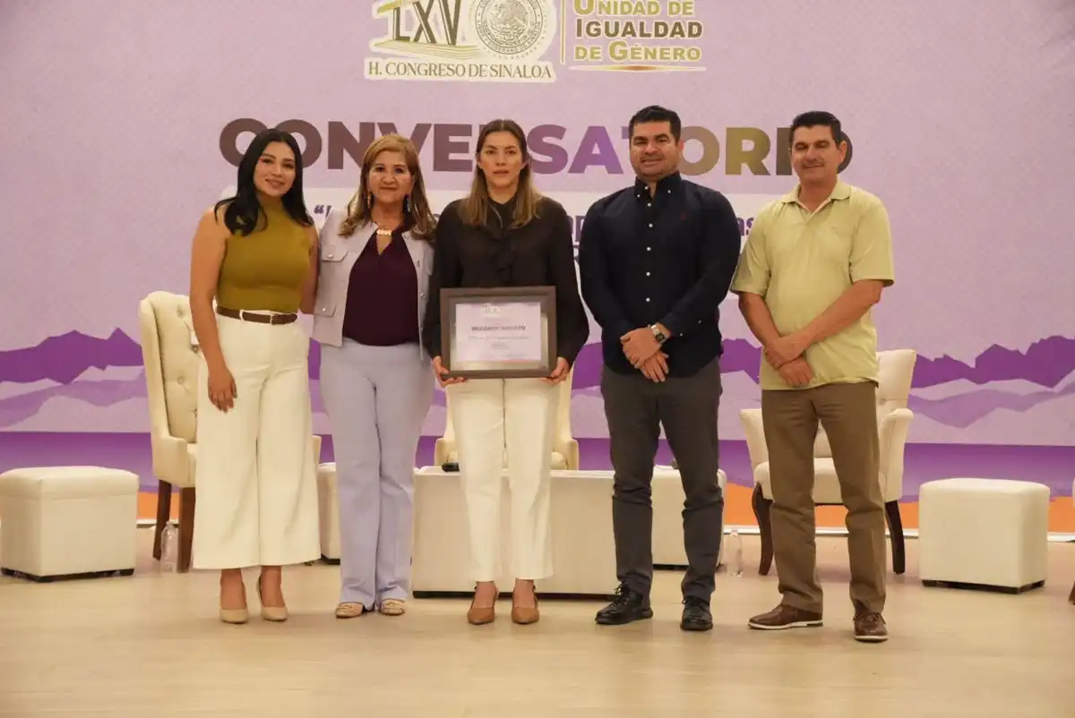 María del Rosario Espinoza participa en conversatorio “Mujeres que rompen barreras” en Guasave