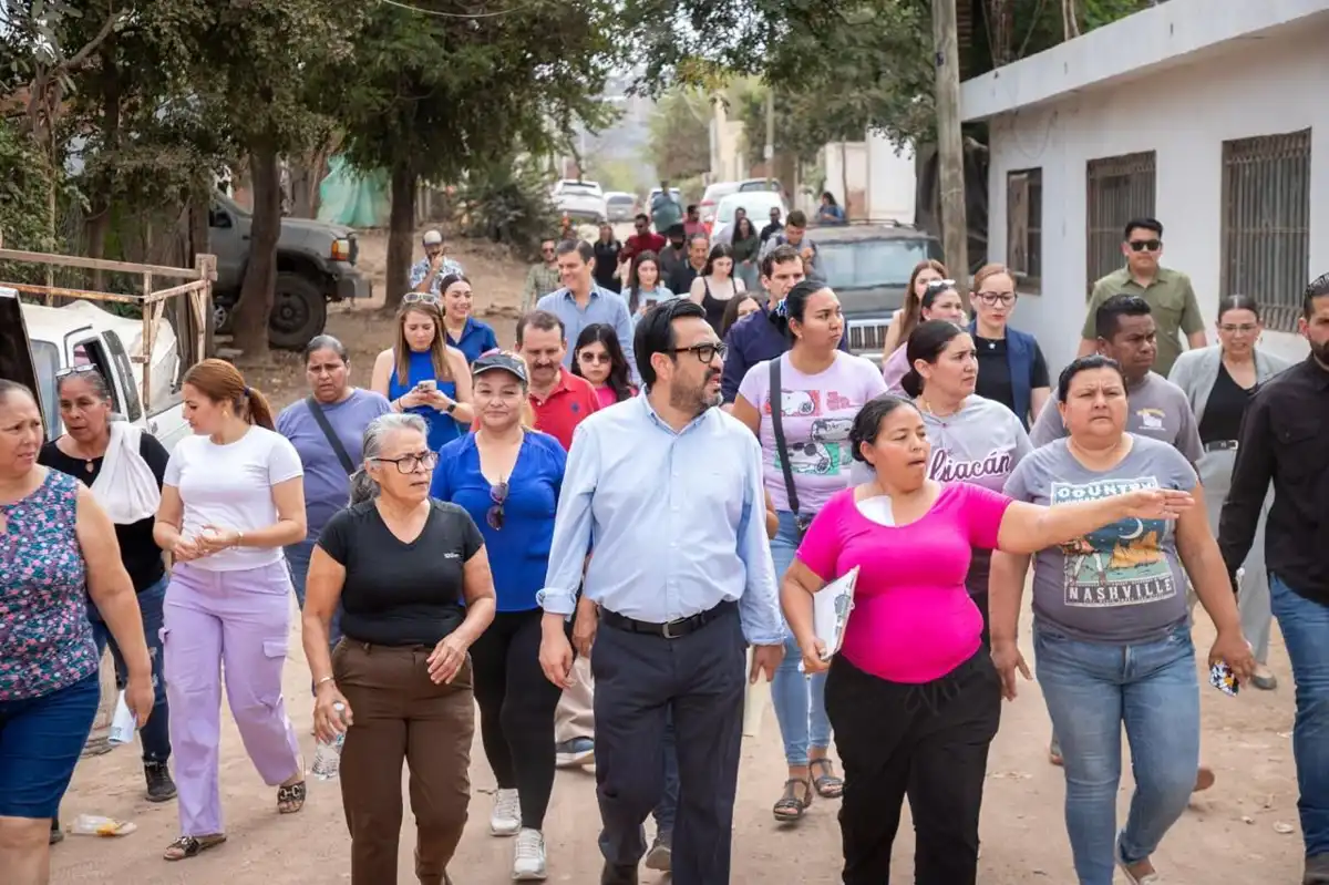 Inauguran pavimentación en Los Mezcales y anuncian nueva obra en Culiacán