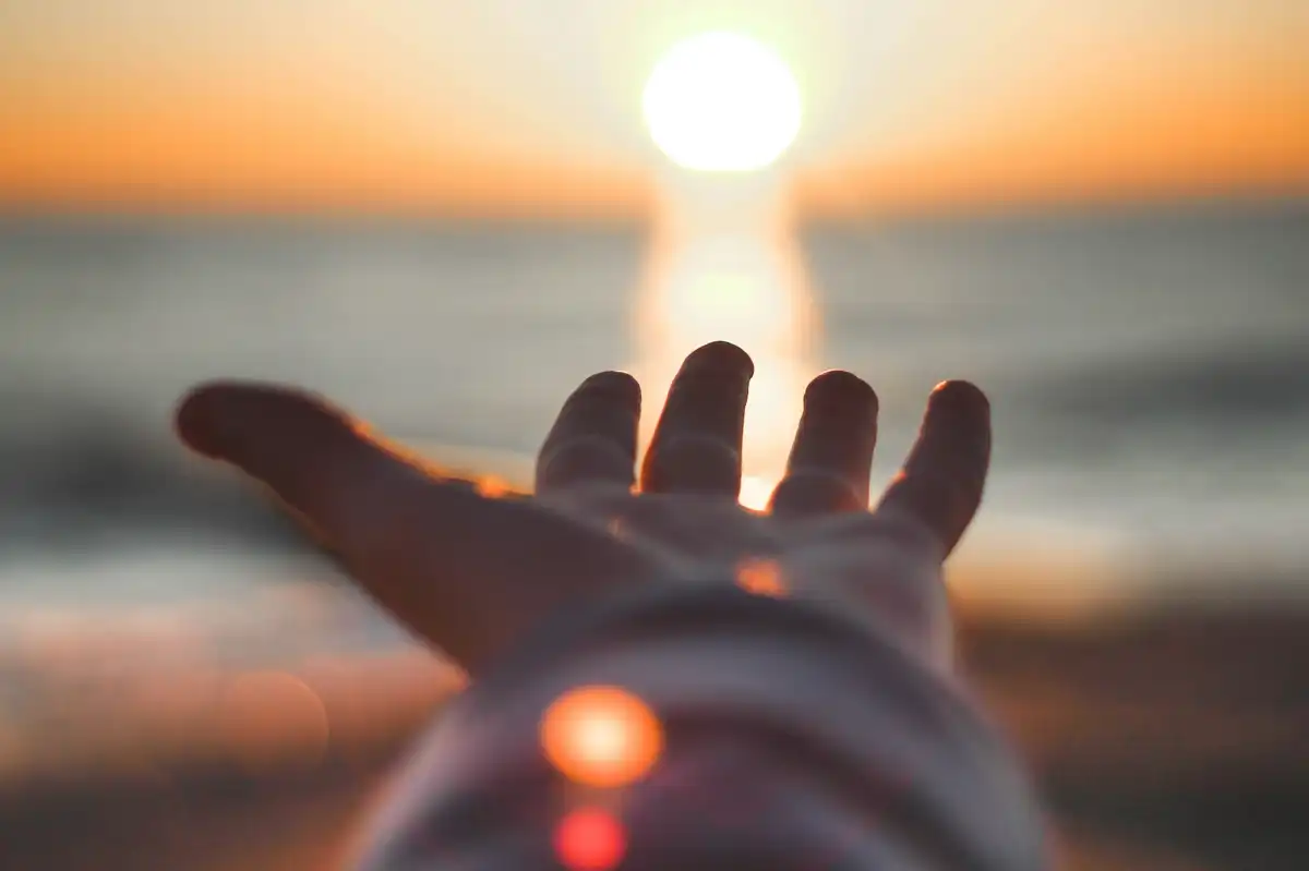 Secretaría de Salud de Sinaloa emite recomendaciones para protegerse del sol en vacaciones