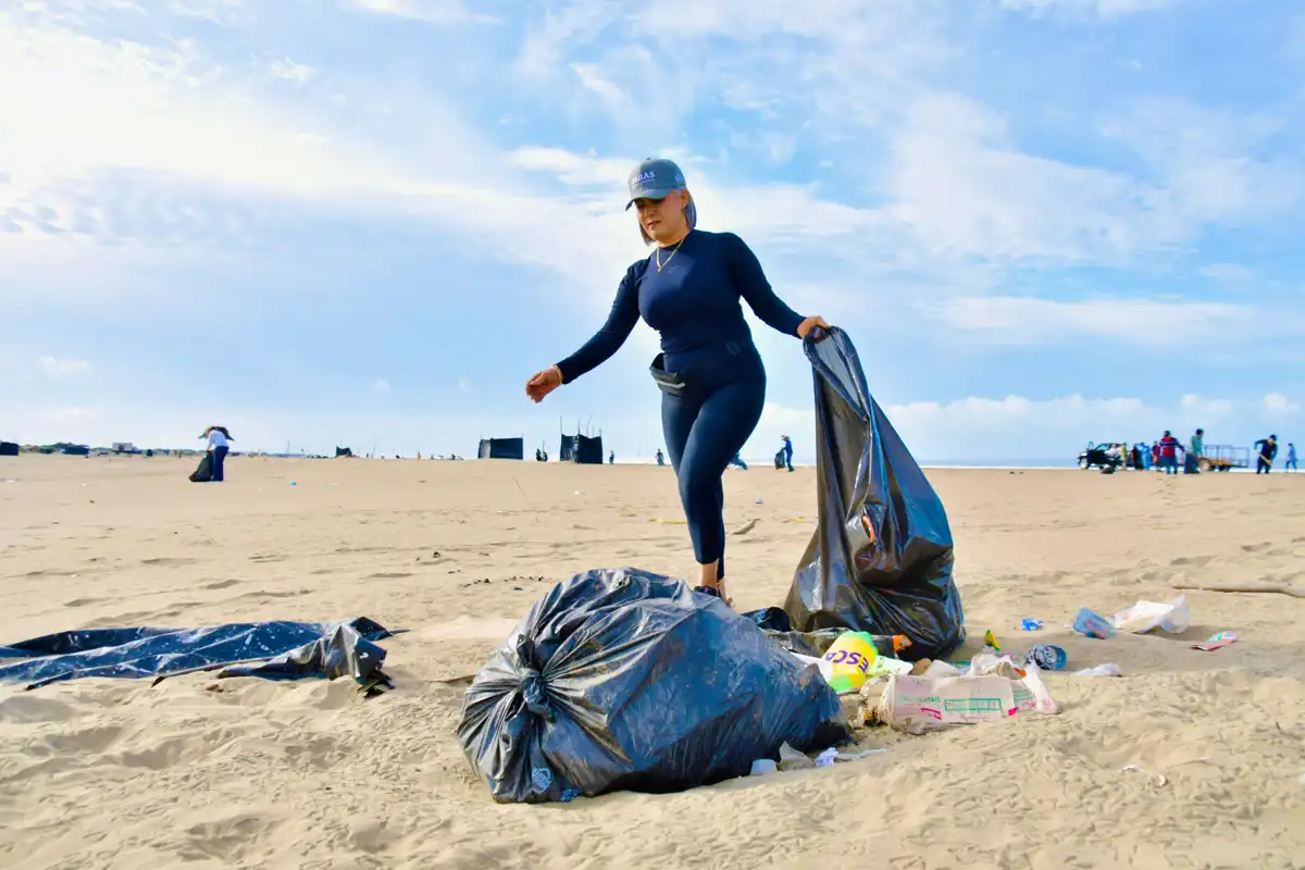 Retiran 25 toneladas de basura en playa Bellavista con jornada municipal en Salvador Alvarado