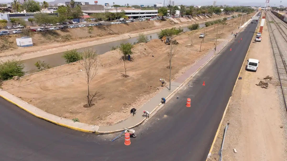 Avanza construcción de corredor ecológico en Eje Federalismo en Culiacán