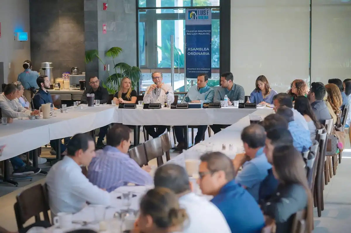 Feliciano Castro impulsa diálogo con arquitectos para fortalecer desarrollo económico en Sinaloa