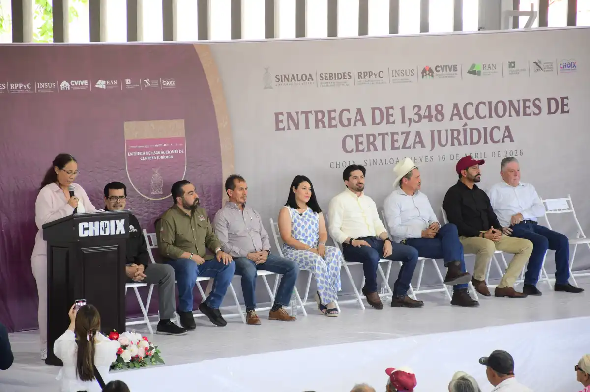 Entregan 1,384 títulos de propiedad en Choix para brindar certeza jurídica a familias