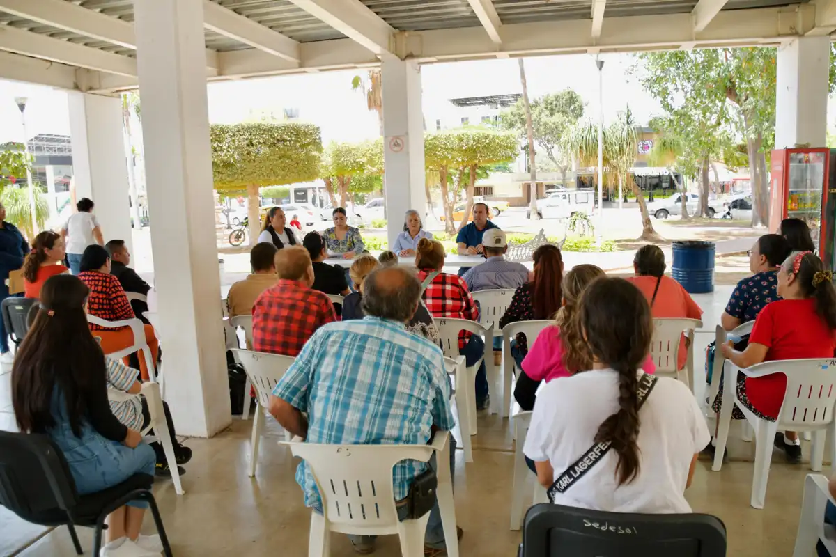 Salvador Alvarado conforma Comité de Obras FAISMUN para techos y pisos firmes