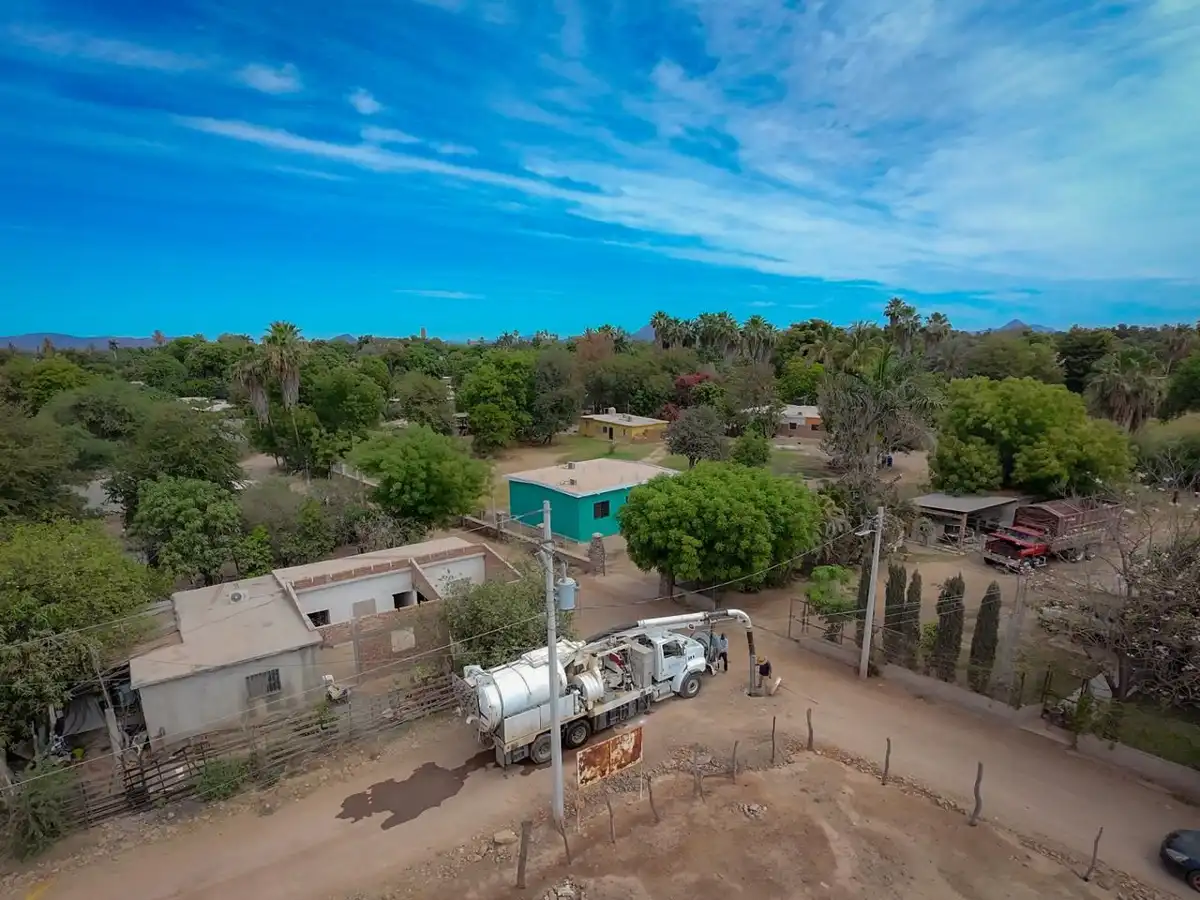 Atienden colapso de drenaje y fallas de alumbrado en La Constancia, El Fuerte
