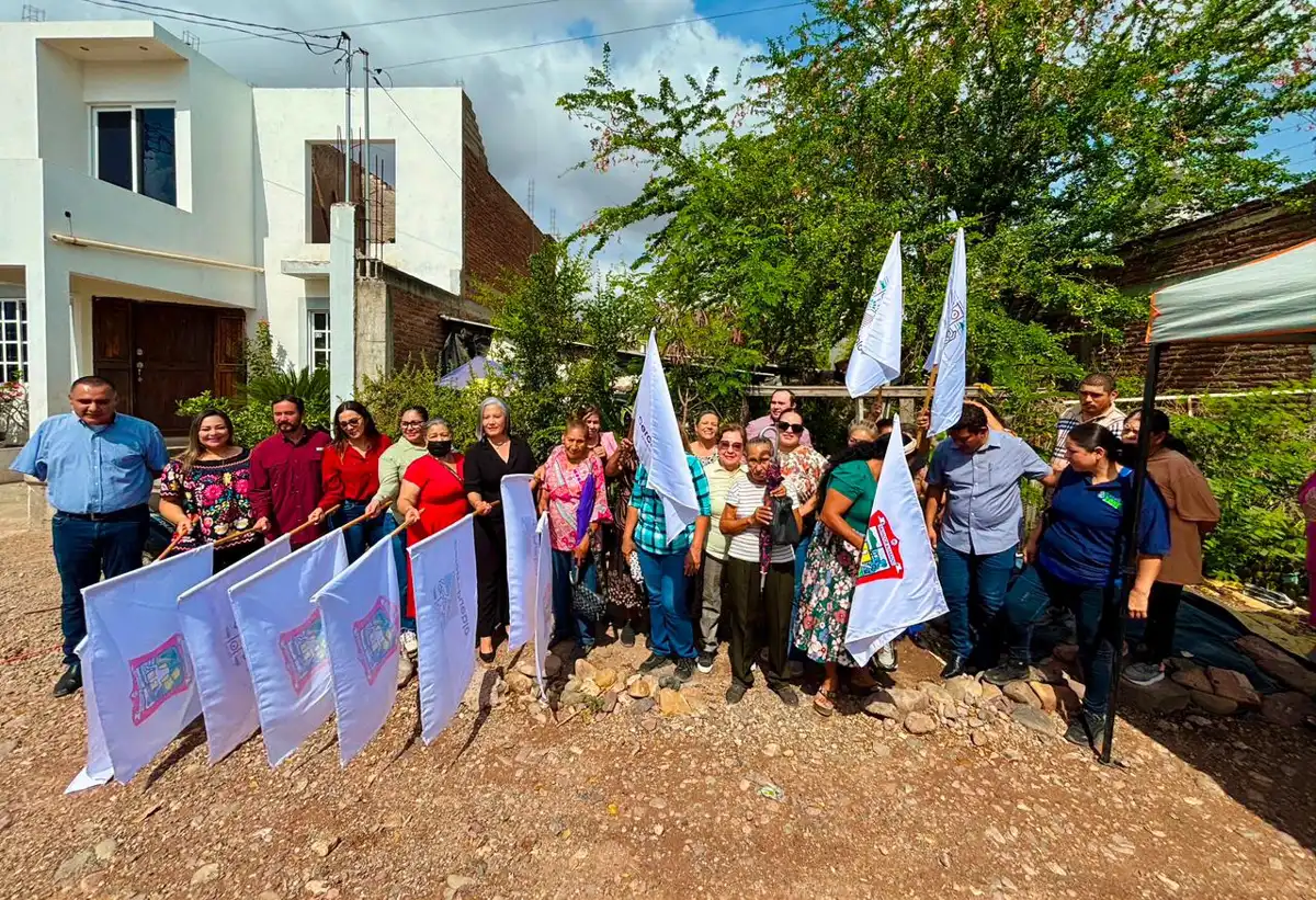 Inician obras de techos y pisos firmes para beneficiar a 215 personas en Salvador Alvarado