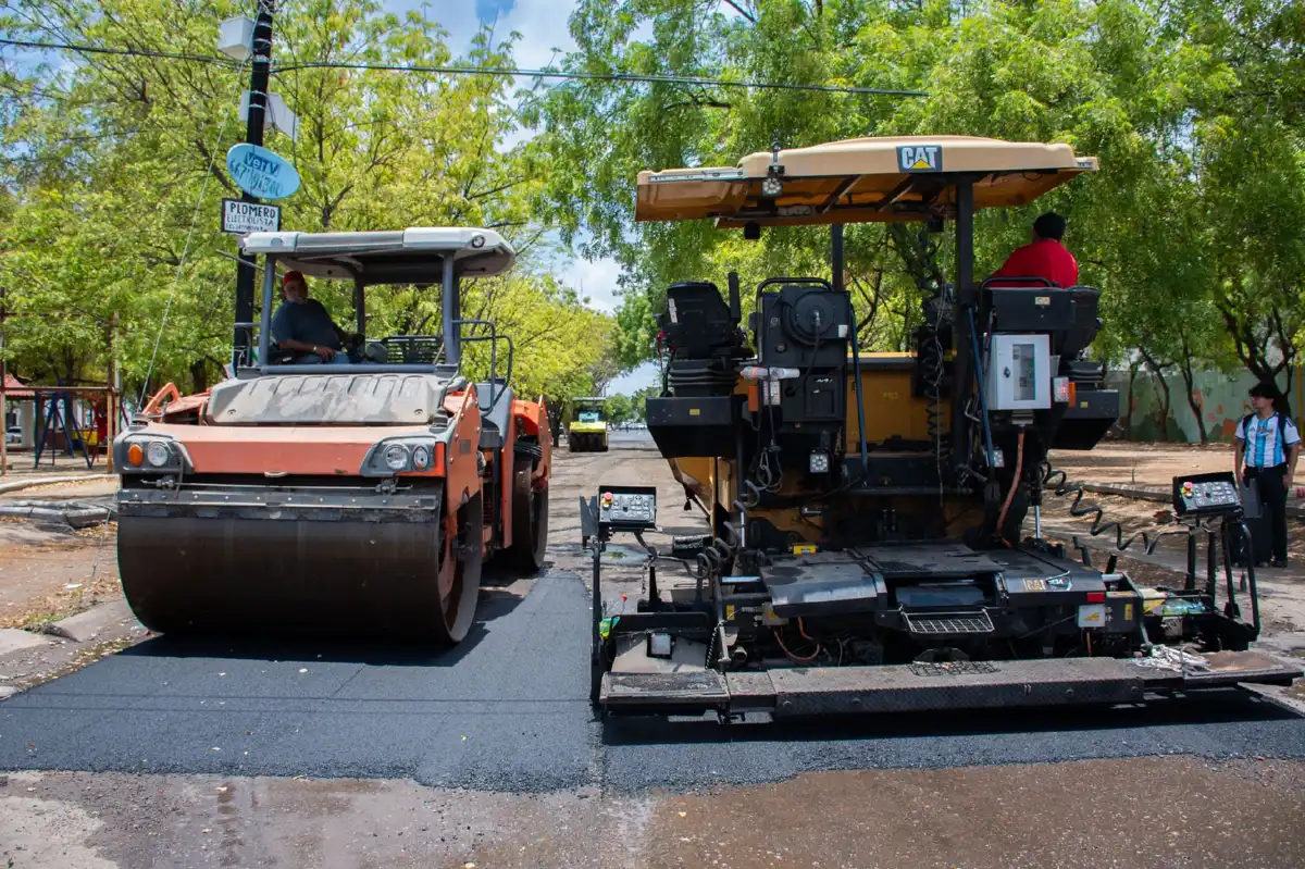 Ayuntamiento de Culiacán avanza con obras de reencarpetado en Valles del Sol y Finisterra