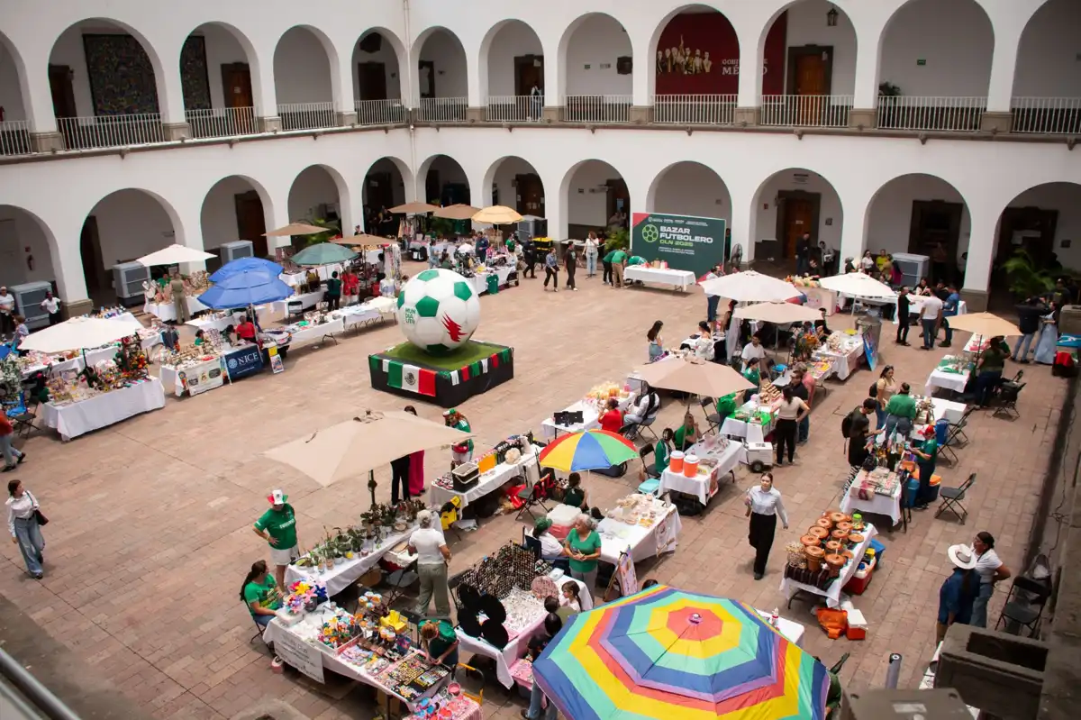 Bazar Futbolero CLN 2026 reúne a casi 100 emprendedoras en el Ayuntamiento de Culiacán