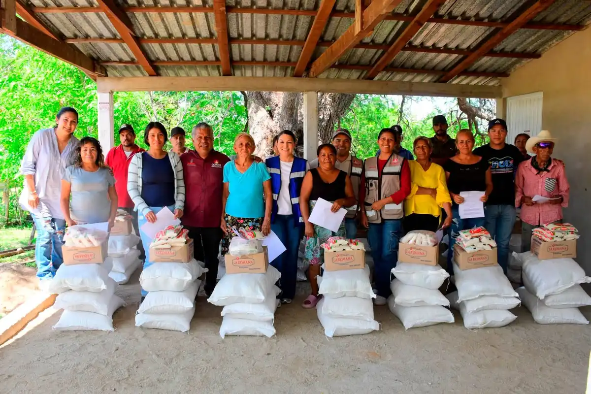 Entregan 287 paquetes alimentarios a familias de comunidades indígenas de Choix
