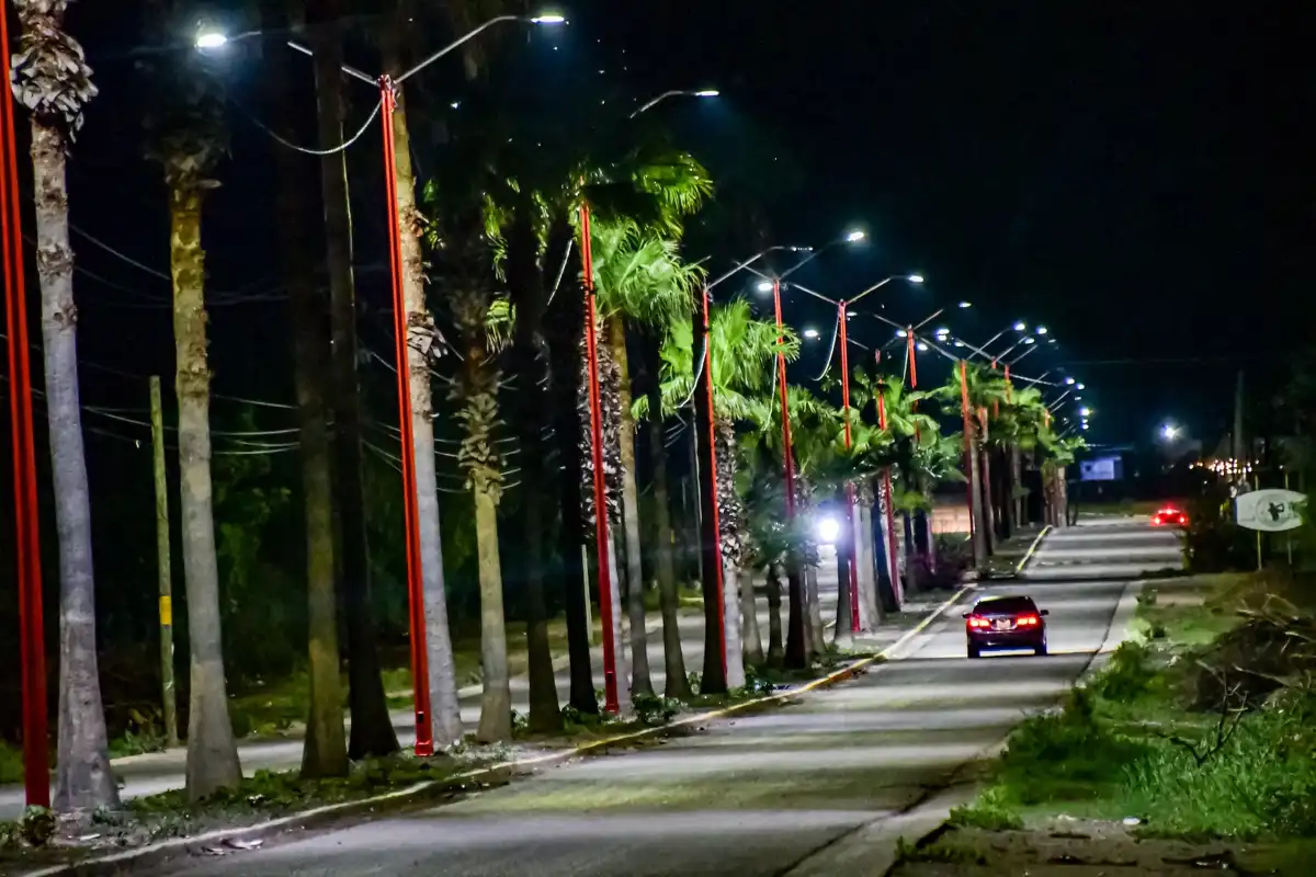 Concluye modernización del alumbrado público en el bulevar rumbo a Los Achires
