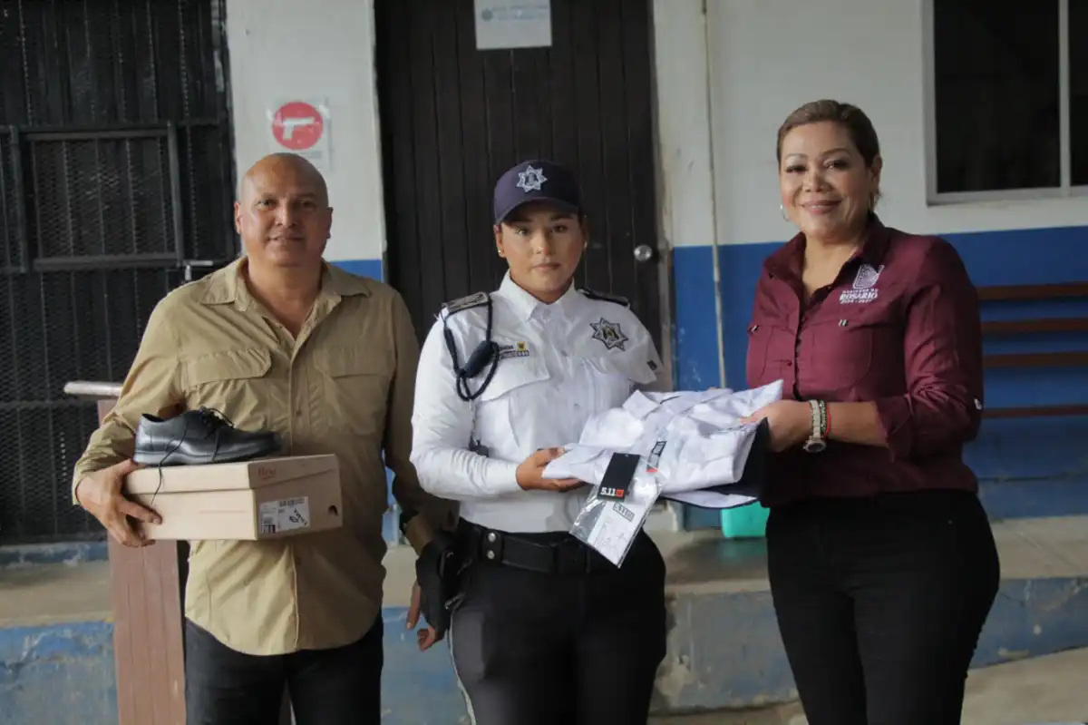 Ayuntamiento de Rosario entrega uniformes a corporaciones de seguridad y fortalece el equipamiento operativo