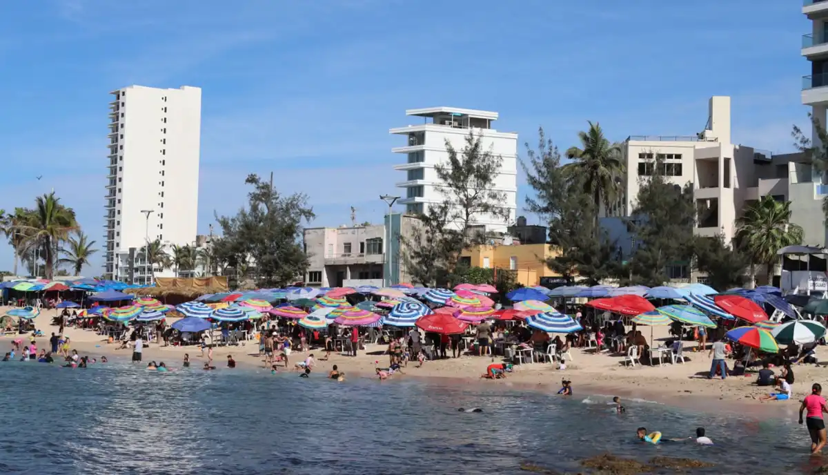 Mazatlán supera los 2.6 millones de turistas en 2026 y genera una derrama económica de más de 18 mil millones de pesos