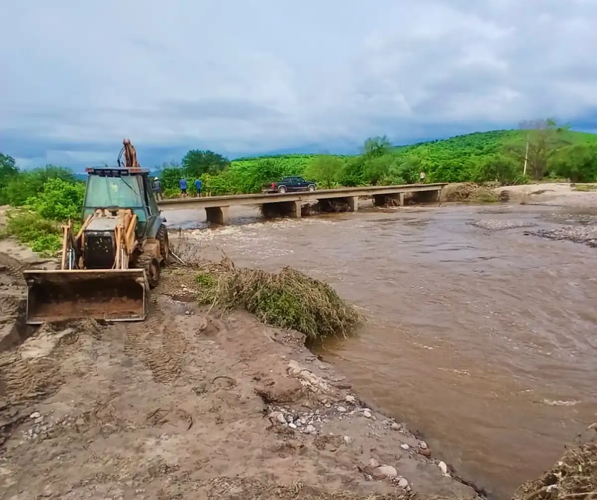 Rehabilitan puente y accesos en Potrero de los Soto tras daños por lluvias