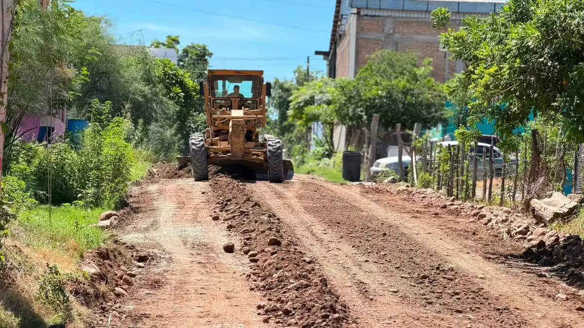 Continúa rehabilitación y mantenimiento de caminos en El Fuerte, Sinaloa