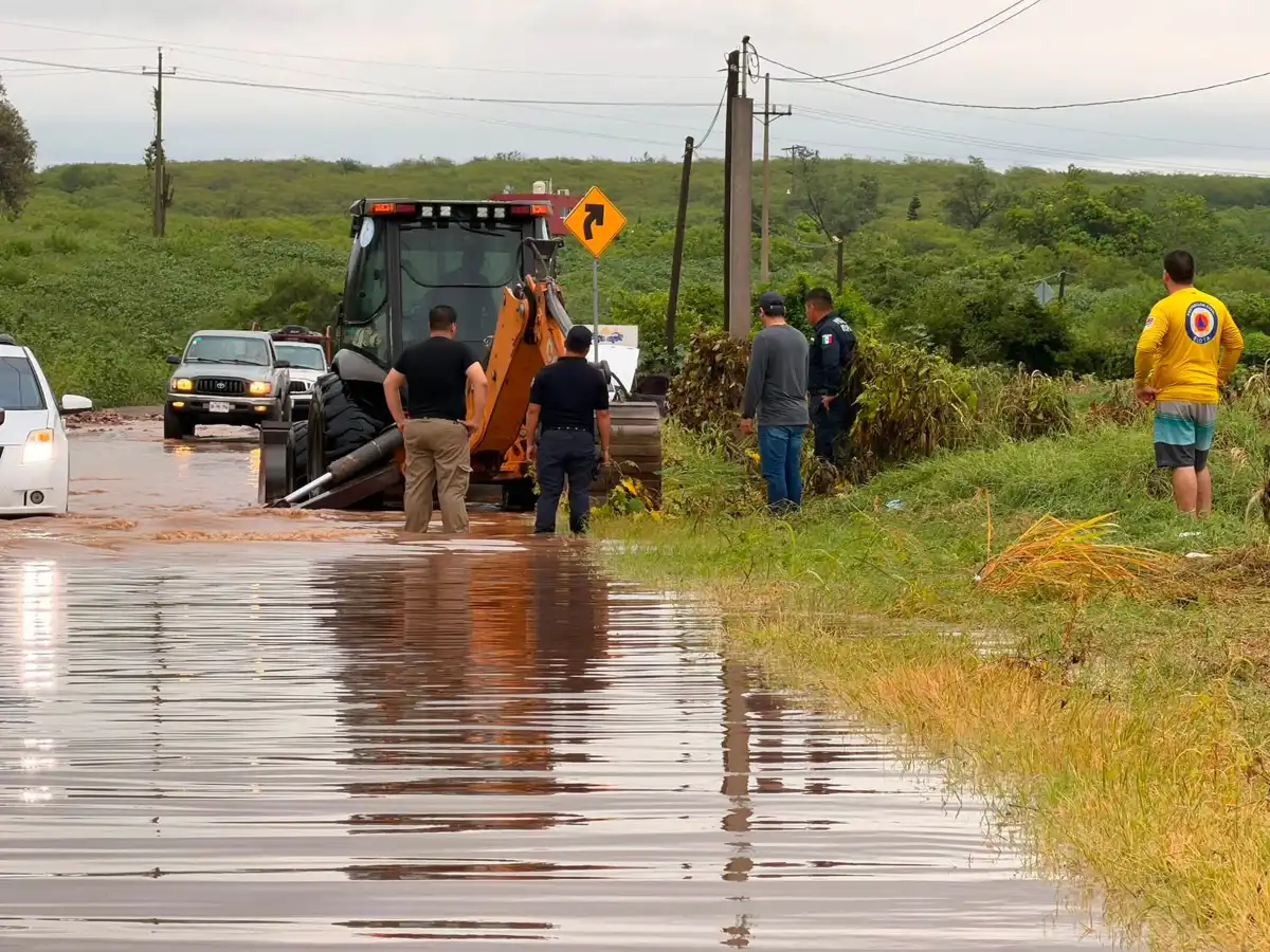 Fuertes lluvias inundan viviendas y activan operativo de atención en Elota
