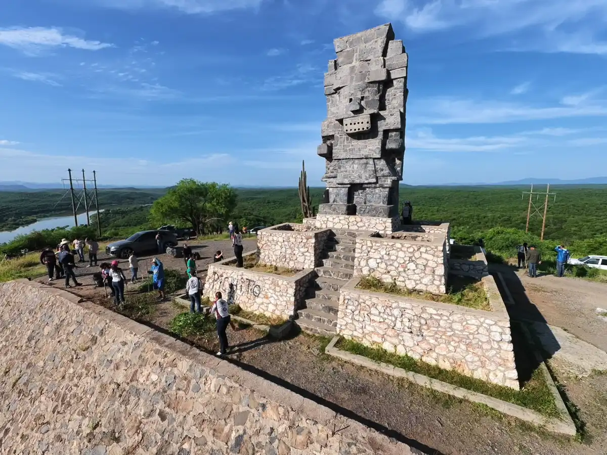 Realizan jornada de limpieza en el Monumento al Tlaloc de El Fuerte