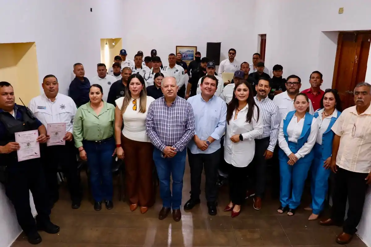 Capacitan en atención al público a 50 policías y agentes de Tránsito en Sinaloa