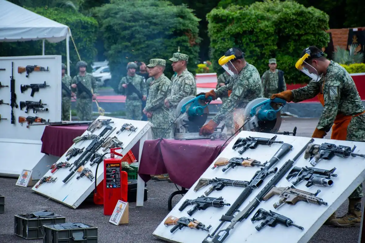 Destruyen 639 armas y más de 153 mil cartuchos en Culiacán