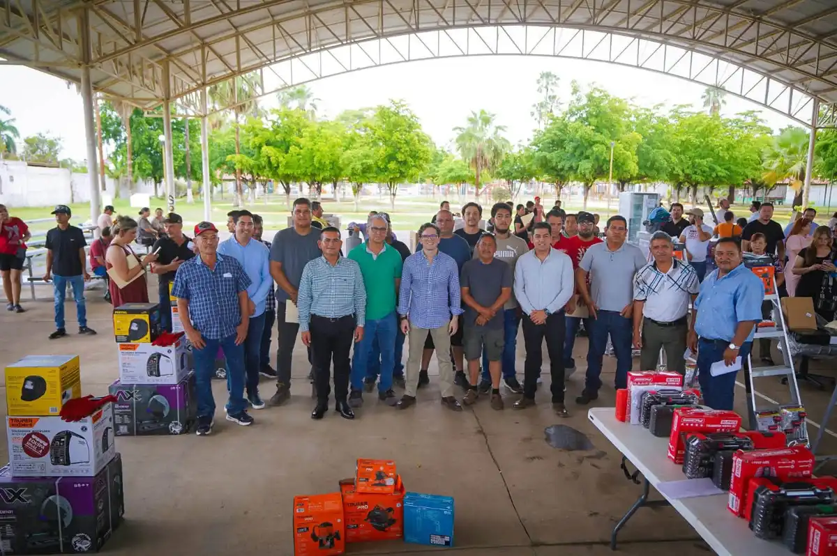 Equipa Sinaloa entrega 237 equipos productivos a 66 personas en Navolato