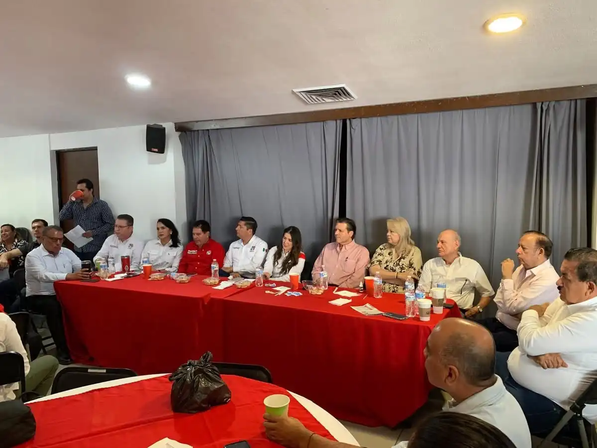 PRI Sinaloa reúne a dirigentes y legisladores en encuentro político en Culiacán