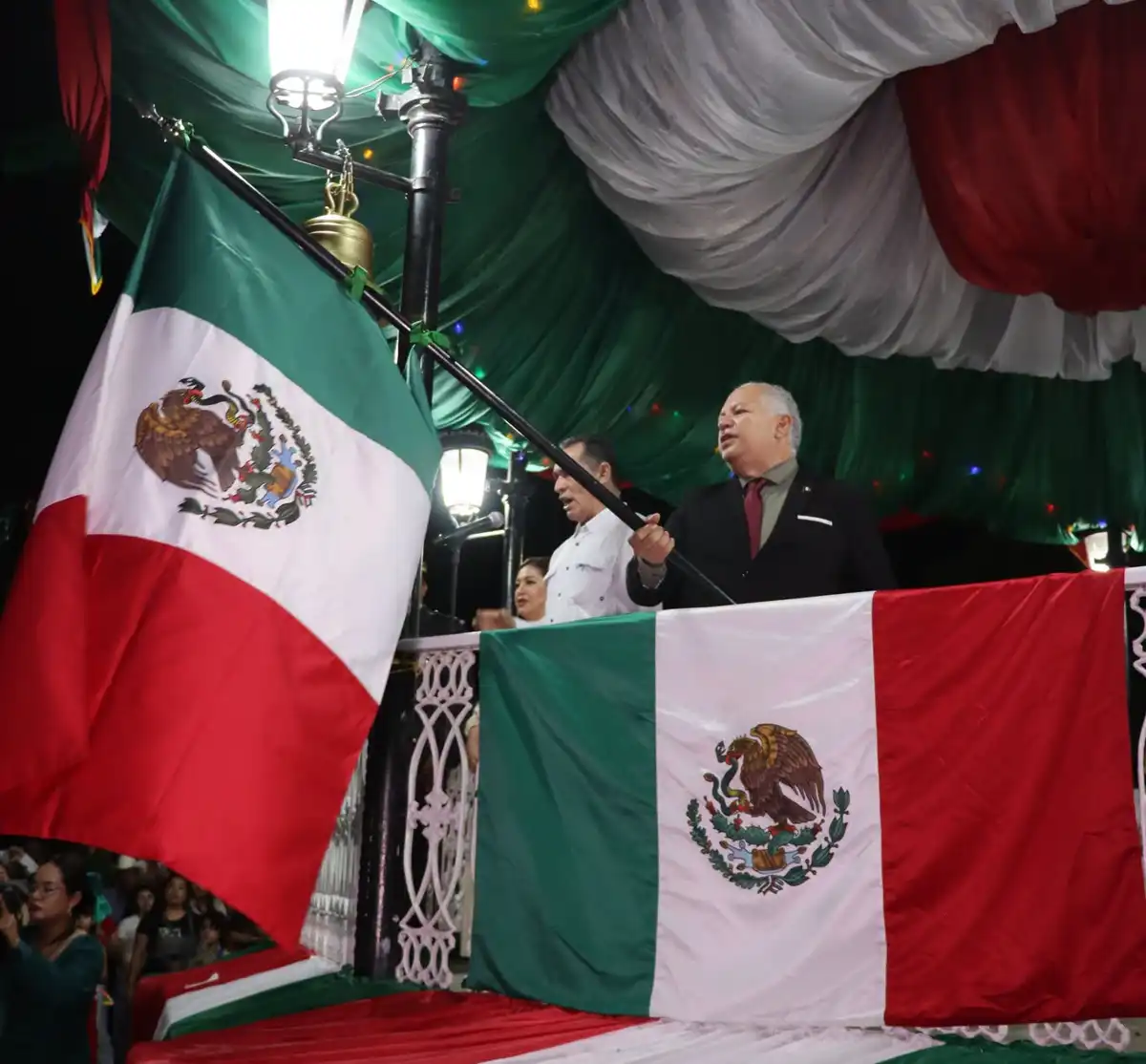 Rolando Mercado encabeza el Grito de Independencia en Sinaloa de Leyva