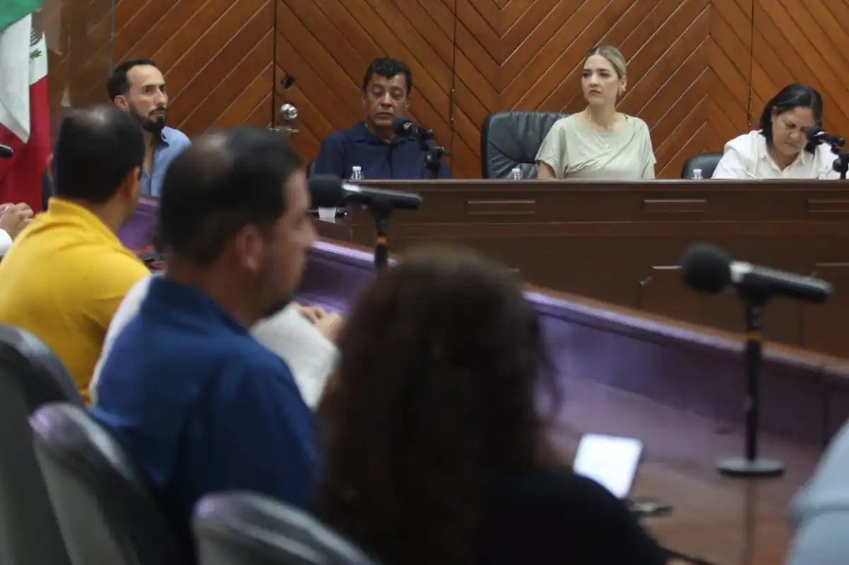 Analizan alternativas técnicas para rehabilitar el malecón de Mazatlán