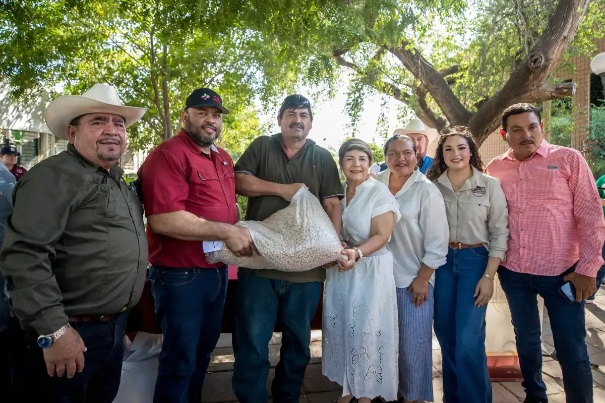 Apoyan a 32 agricultores de Guasave con nueve toneladas de semillas para siembra