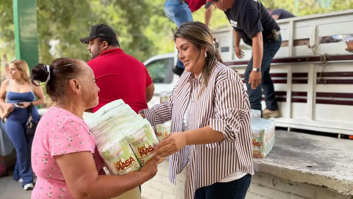 Badiraguato entrega harina de maíz a familias de Ojo de Agua y Tameapa